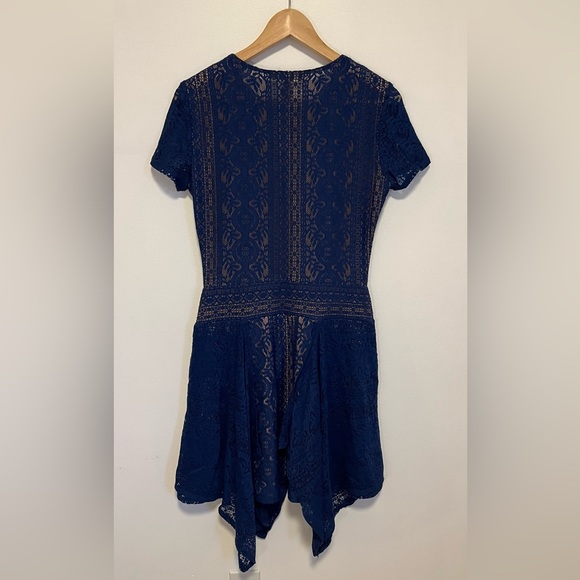 Elegant midnight blue cocktail dress. By BCBG size 6 - Picture 3 of 3